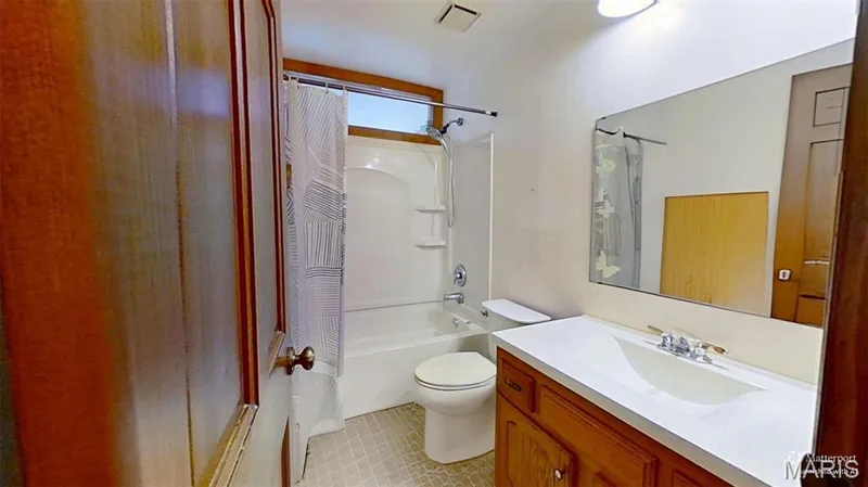 Hall Bath — 3877 Highway D, Defiance, MO 63341