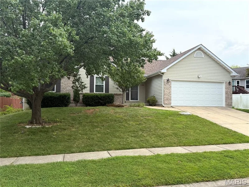 174 Stage Coach Landing Drive, O'Fallon, MO — listing photo 1
