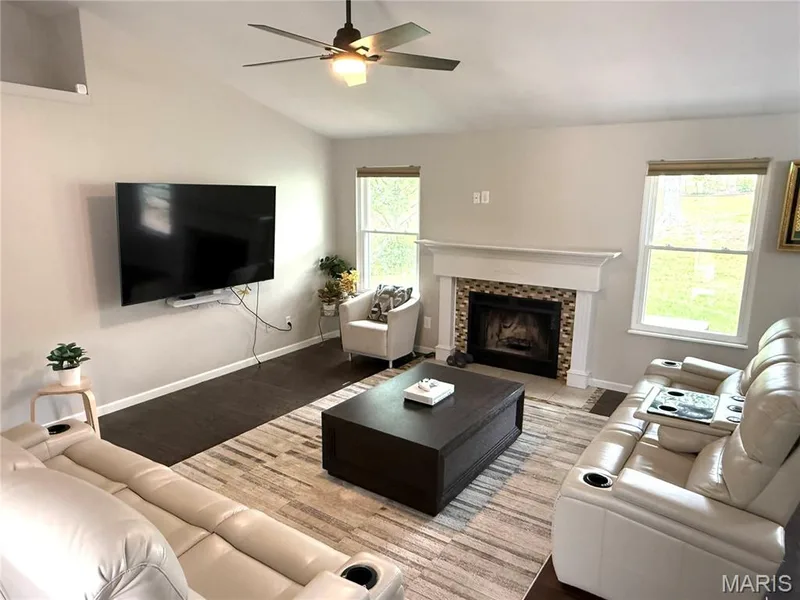 174 Stage Coach Landing Drive, O'Fallon, MO 63376 — listing photo 3 of 27