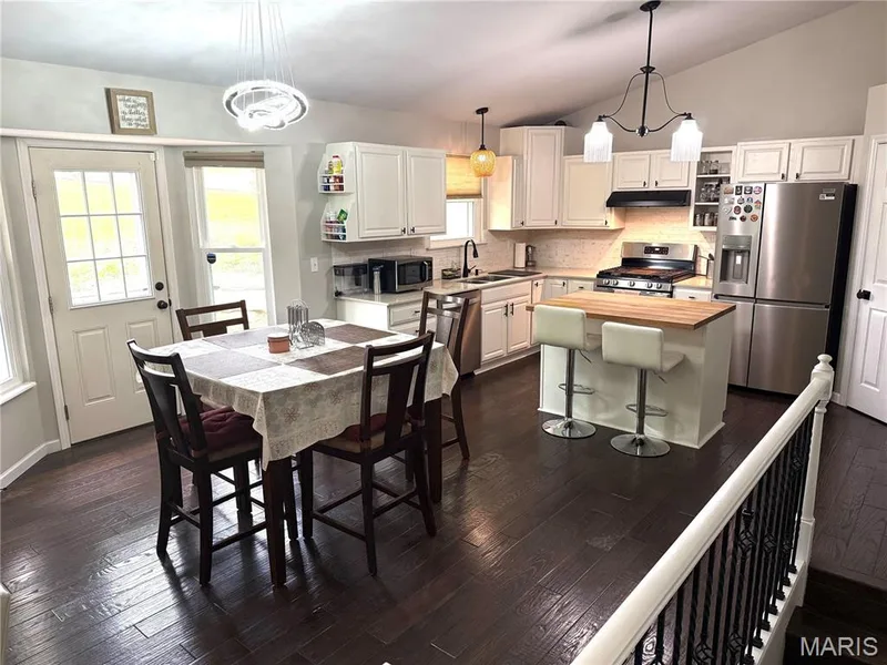 174 Stage Coach Landing Drive, O'Fallon, MO 63376 — listing photo 4 of 27