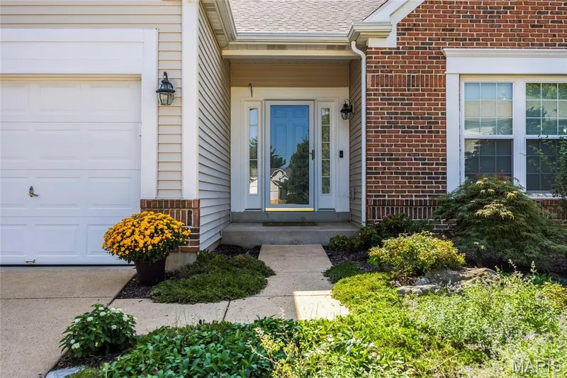 1049 Cambridge Way Drive, Chesterfield, MO 63017 — listing photo 2 of 37