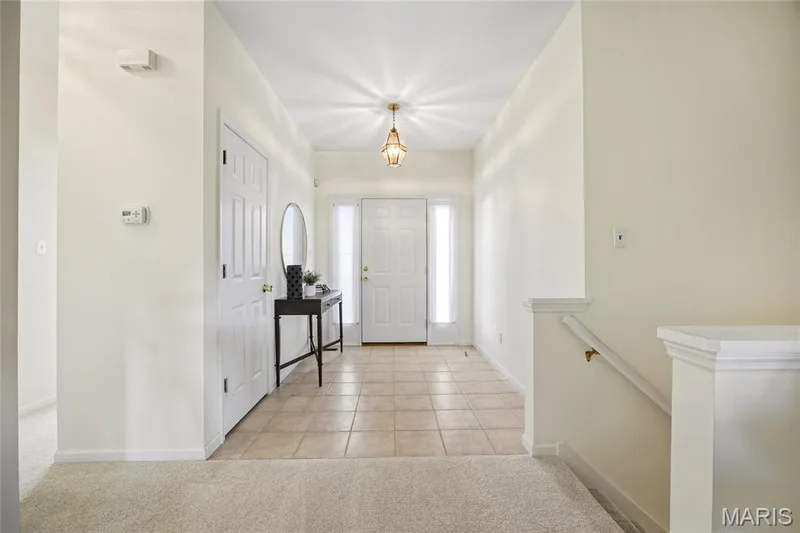1049 Cambridge Way Drive, Chesterfield, MO 63017 — listing photo 3 of 37