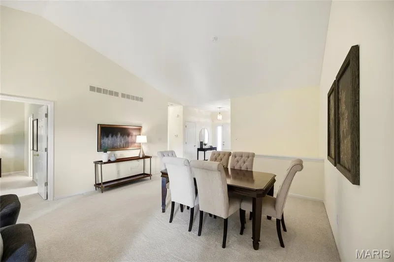 1049 Cambridge Way Drive, Chesterfield, MO 63017 — listing photo 5 of 37