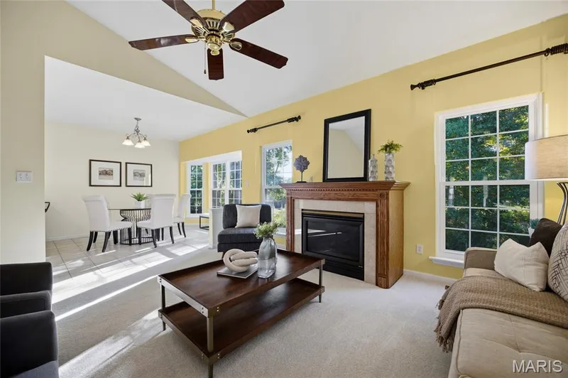 1049 Cambridge Way Drive, Chesterfield, MO 63017 — listing photo 6 of 37