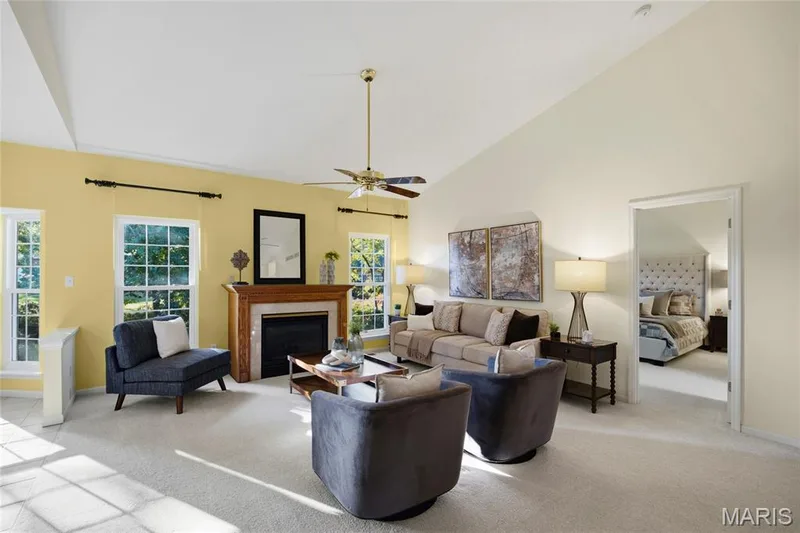 1049 Cambridge Way Drive, Chesterfield, MO 63017 — listing photo 7 of 37
