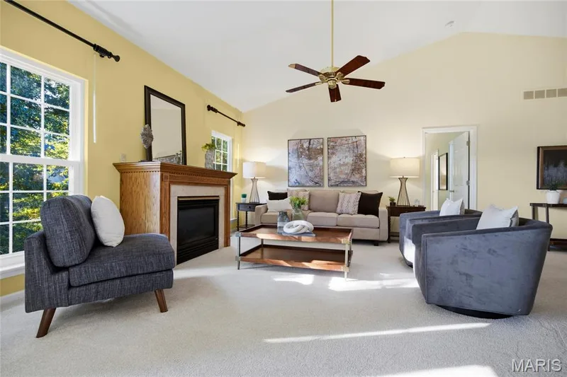 1049 Cambridge Way Drive, Chesterfield, MO 63017 — listing photo 8 of 37