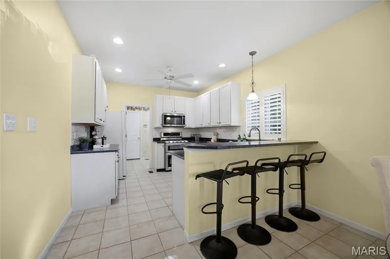 1049 Cambridge Way Drive, Chesterfield, MO 63017 — listing photo 10 of 37