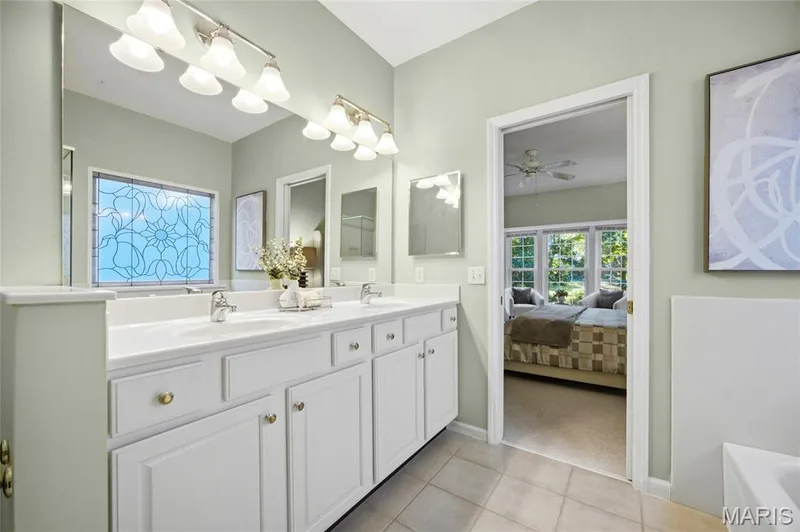 1049 Cambridge Way Drive, Chesterfield, MO 63017 — listing photo 14 of 37