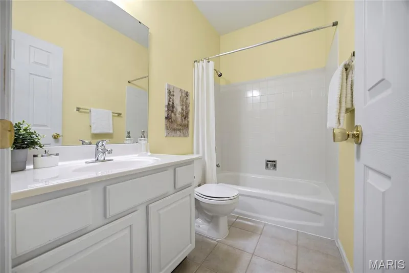 1049 Cambridge Way Drive, Chesterfield, MO 63017 — listing photo 18 of 37