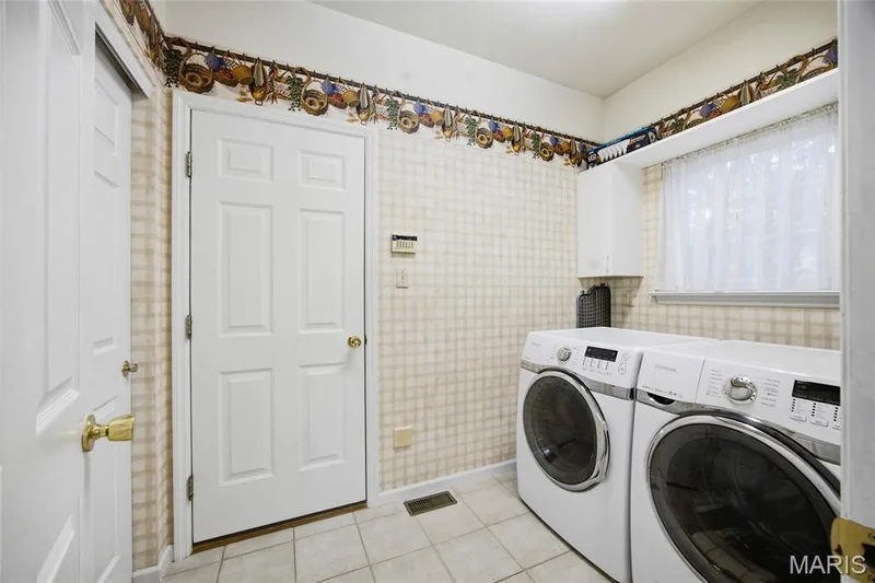1049 Cambridge Way Drive, Chesterfield, MO 63017 — listing photo 19 of 37
