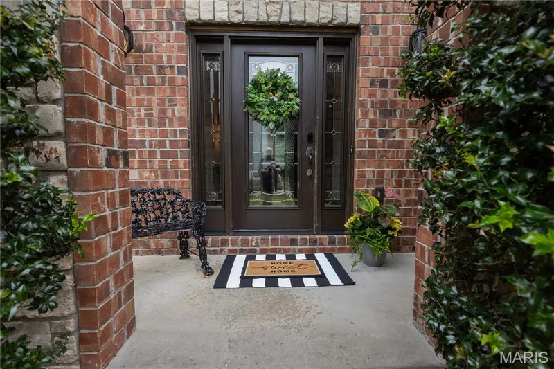to 220 Woodcliffe Place Dr. — 220 Woodcliffe Place Drive, Chesterfield, MO 63005