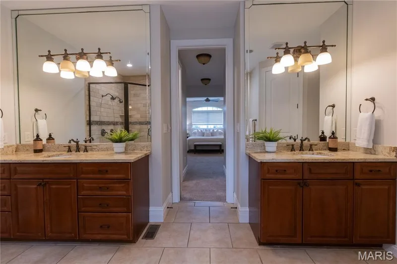 220 Woodcliffe Place Drive, Chesterfield, MO 63005 — listing photo 20 of 43