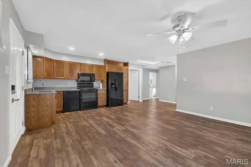 916 N Main Street, O'Fallon, MO 63366 — listing photo 6 of 40