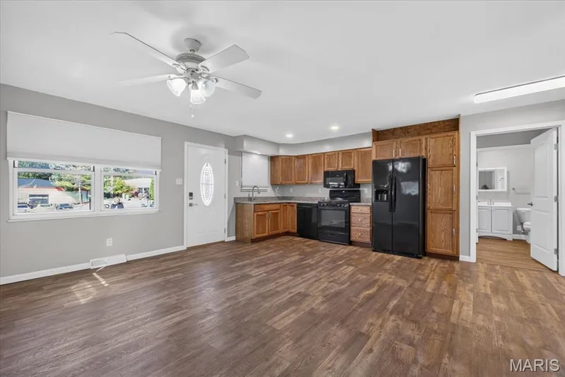 916 N Main Street, O'Fallon, MO 63366 — listing photo 7 of 40