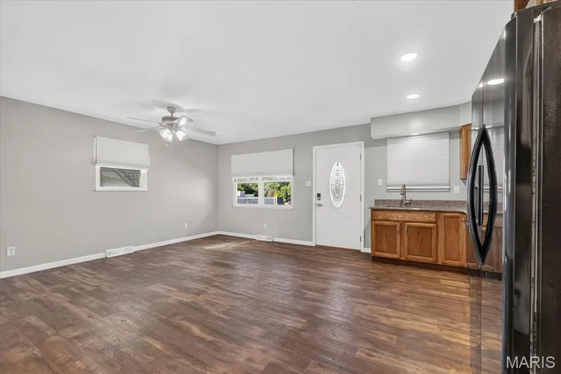 916 N Main Street, O'Fallon, MO 63366 — listing photo 8 of 40