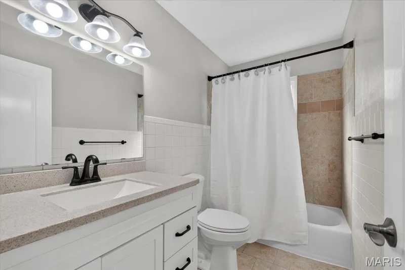 916 N Main Street, O'Fallon, MO 63366 — listing photo 9 of 40