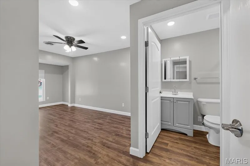916 N Main Street, O'Fallon, MO 63366 — listing photo 10 of 40