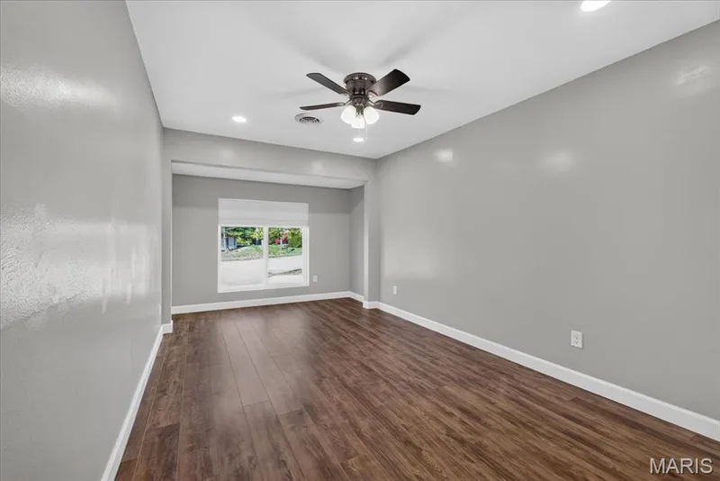 916 N Main Street, O'Fallon, MO 63366 — listing photo 13 of 40
