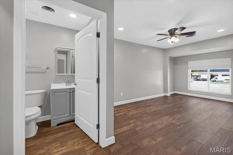 916 N Main Street, O'Fallon, MO 63366 — listing photo 25 of 40