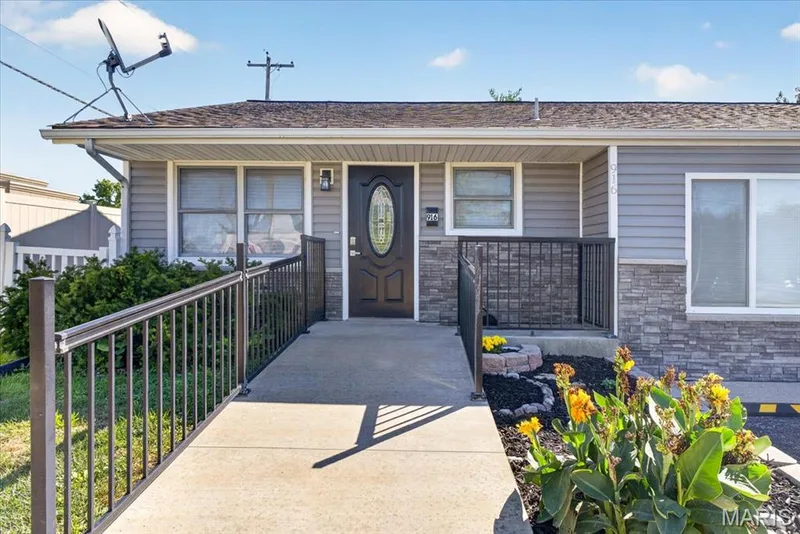 916 N Main Street, O'Fallon, MO 63366 — listing photo 5 of 40