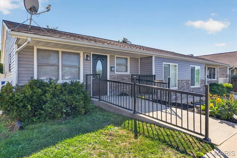 916 N Main Street, O'Fallon, MO 63366 — listing photo 4 of 40