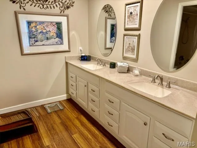 Updated main bath with white cabinets,  double sinks and tub/shower. — 1525 Hampton Hall Drive #22, Chesterfield, MO 63017