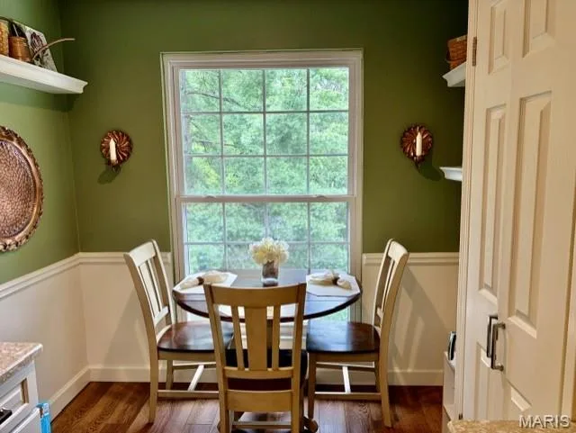 Eat in kitchen with pretty view. — 1525 Hampton Hall Drive #22, Chesterfield, MO 63017