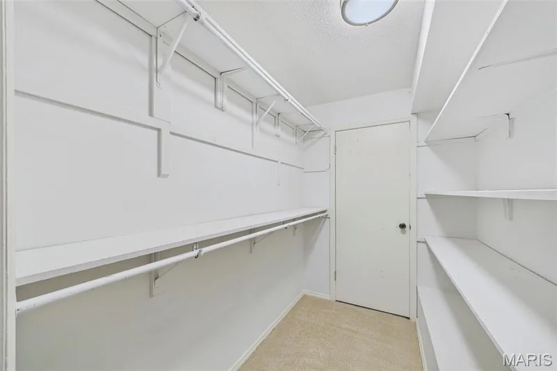Large organized close in primary bedroom. — 1525 Hampton Hall Drive #22, Chesterfield, MO 63017