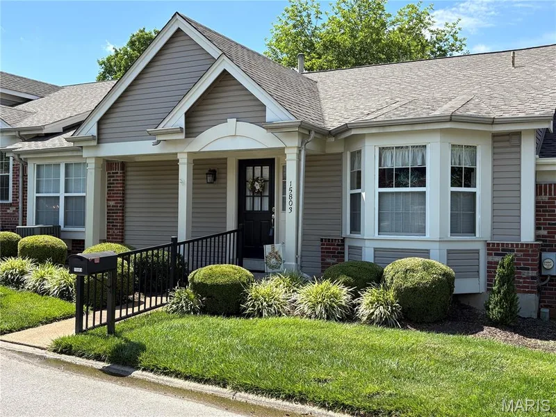 15803 Harris Ridge Court, Chesterfield, MO — listing photo 1