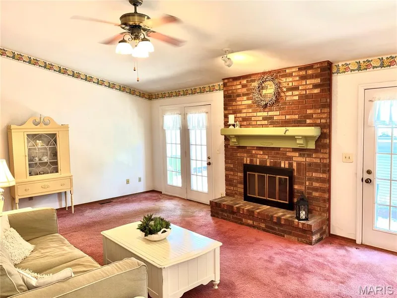 Gas Fireplace — 15803 Harris Ridge Court, Chesterfield, MO 63017