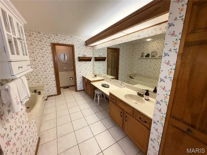 Primary Bathroom With Double Sinks — 15803 Harris Ridge Court, Chesterfield, MO 63017