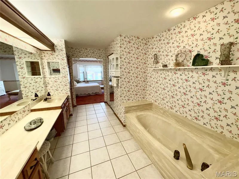 15803 Harris Ridge Court, Chesterfield, MO 63017 — listing photo 24 of 57