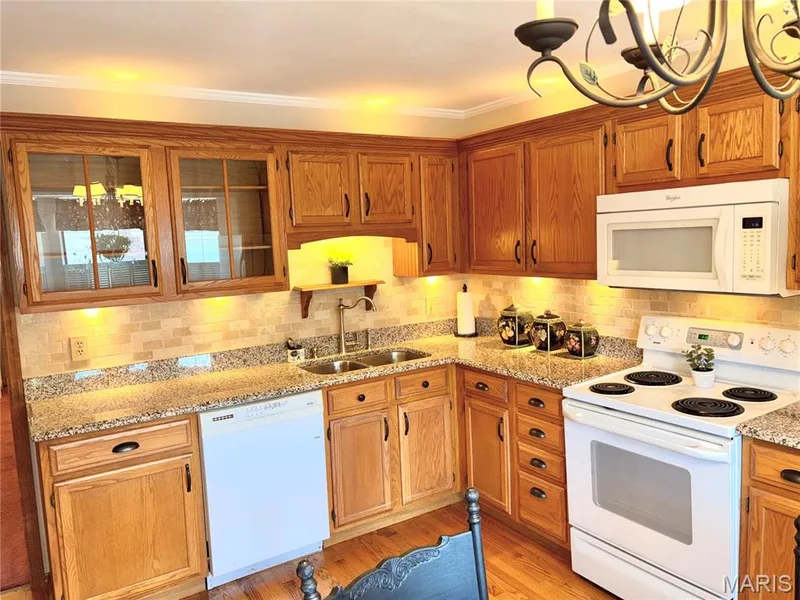 15803 Harris Ridge Court, Chesterfield, MO 63017 — listing photo 36 of 57