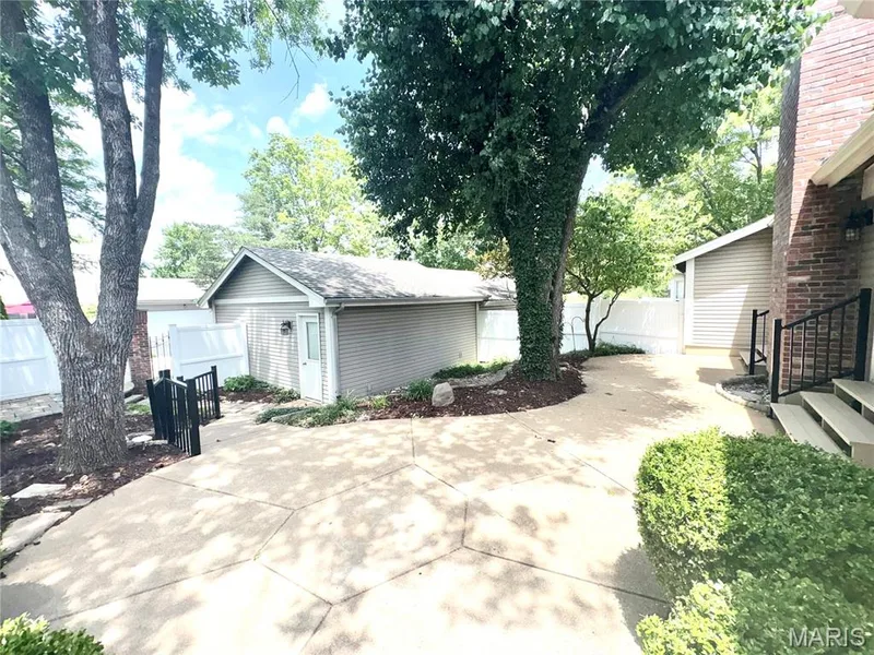 Plenty Of Patio Space — 15803 Harris Ridge Court, Chesterfield, MO 63017