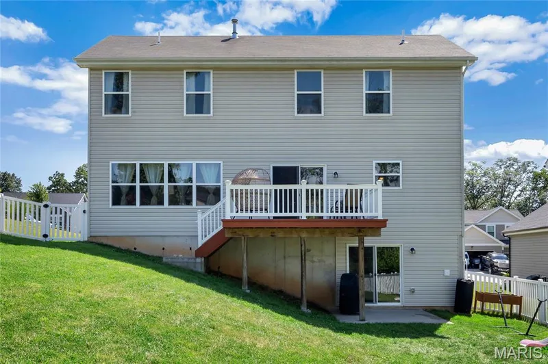 Walk out lower level — 425 Dusty Brook Drive, O'Fallon, MO 63366
