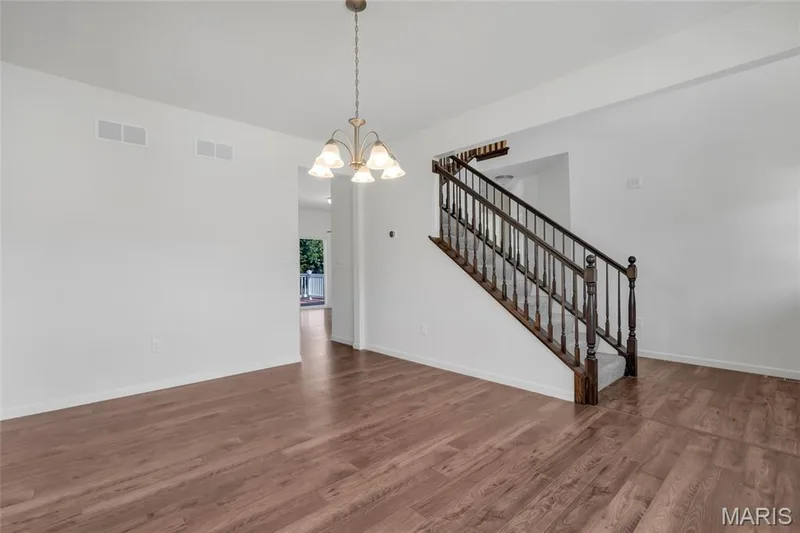 Dining area off entry foyer great for entertaining — 425 Dusty Brook Drive, O'Fallon, MO 63366