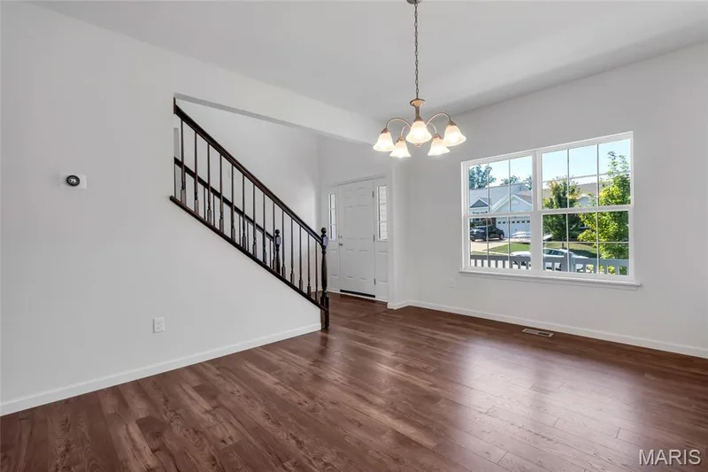 Dining area off entry foyer great for entertaining — 425 Dusty Brook Drive, O'Fallon, MO 63366