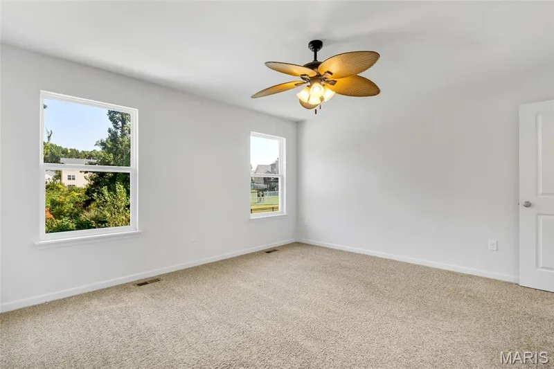 Upstairs primary suite with ceiling fan, large walk in closet and en suite. — 425 Dusty Brook Drive, O'Fallon, MO 63366