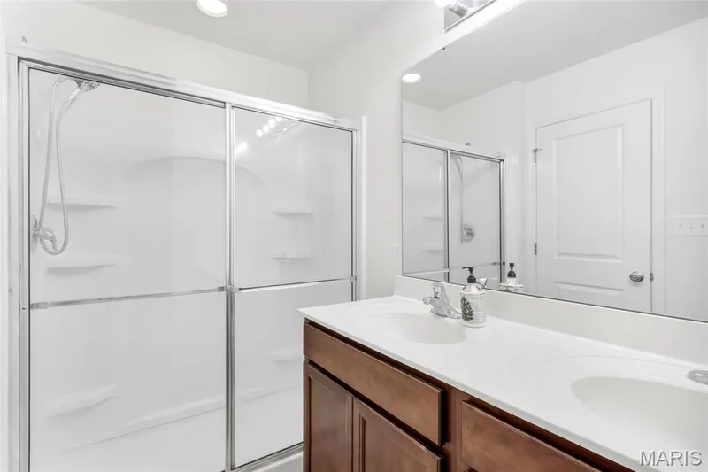 Primary bath room with dual vanity and walk in showe — 425 Dusty Brook Drive, O'Fallon, MO 63366