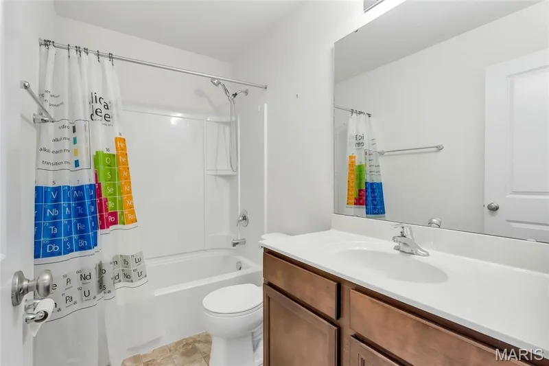 Hall bath with extended vanity — 425 Dusty Brook Drive, O'Fallon, MO 63366