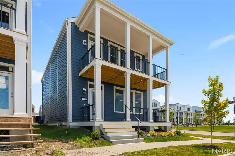4220 Marais Temps Clair Drive, St Charles, MO 63301 — listing photo 2 of 49