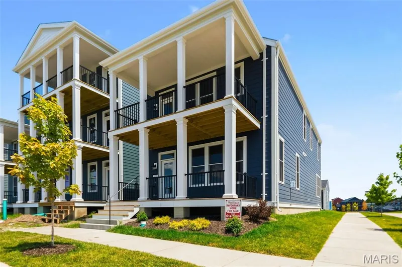 4220 Marais Temps Clair Drive, St Charles, MO 63301 — listing photo 4 of 49
