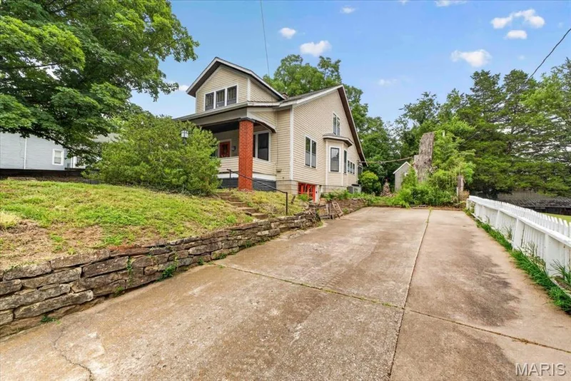 210 Lower Street, Augusta, MO 63332 — listing photo 2 of 32