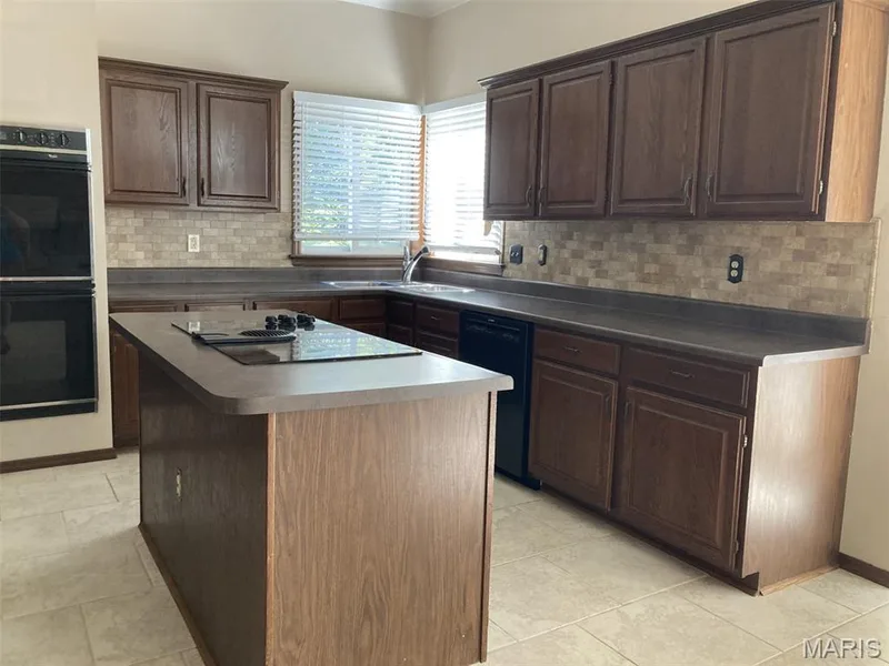471 Saint Thomas Isle Lane, Wildwood, MO 63040 — listing photo 8 of 26