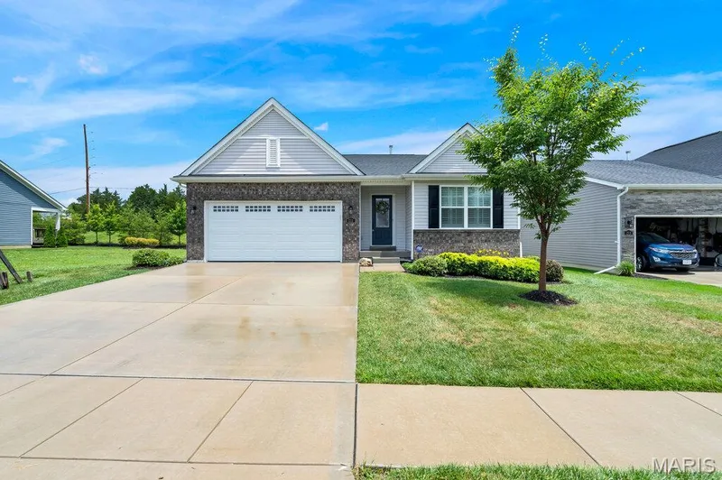 215 Cambium Court, Wentzville, MO 63385 — listing photo 4 of 42