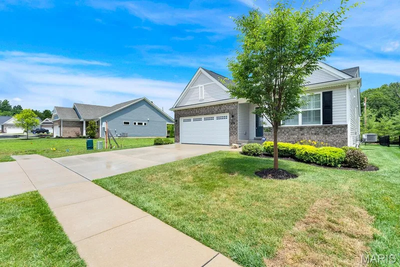 215 Cambium Court, Wentzville, MO 63385 — listing photo 5 of 42