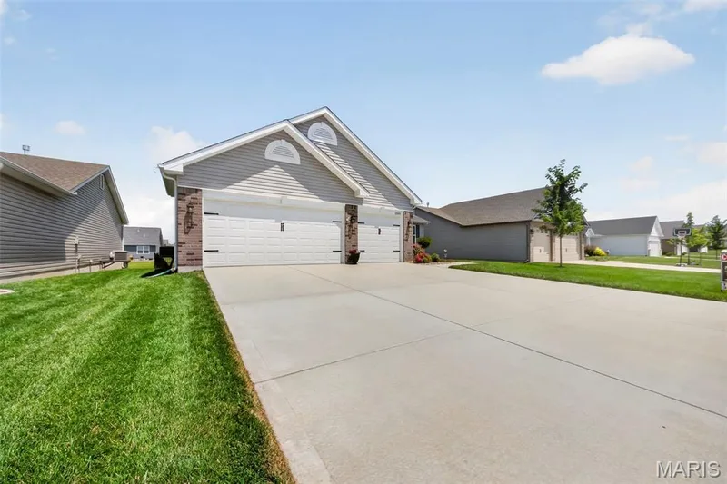 2009 White Branch Drive, St Paul, MO 63366 — listing photo 4 of 49
