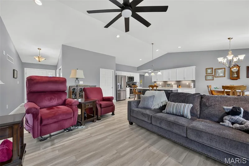 2009 White Branch Drive, St Paul, MO 63366 — listing photo 10 of 49