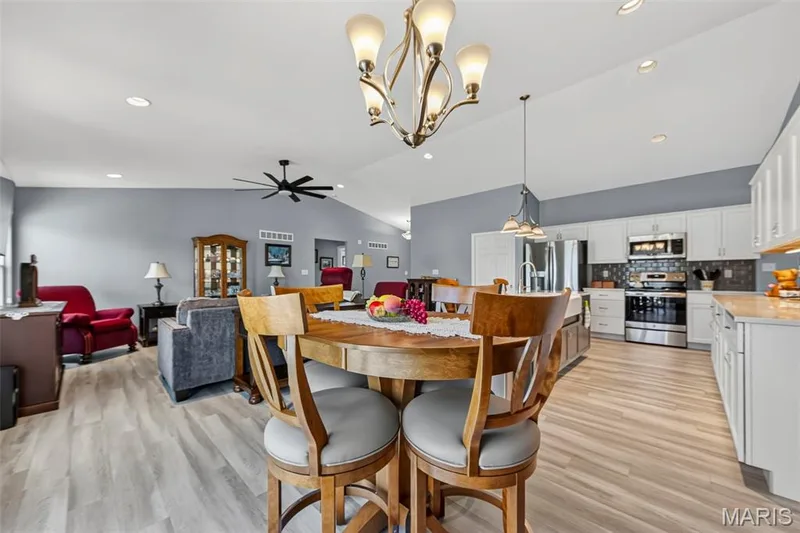 2009 White Branch Drive, St Paul, MO 63366 — listing photo 14 of 49