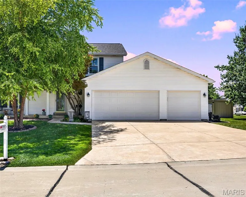 7296 Picasso Drive, Dardenne Prairie, MO 63368 — listing photo 3 of 35